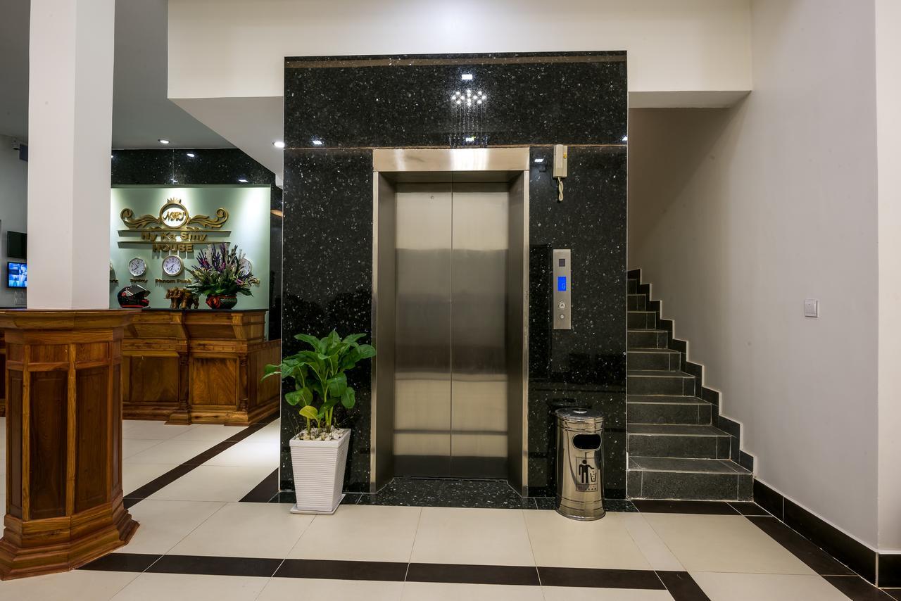 Nks Hotel Phnom Penh Exterior foto