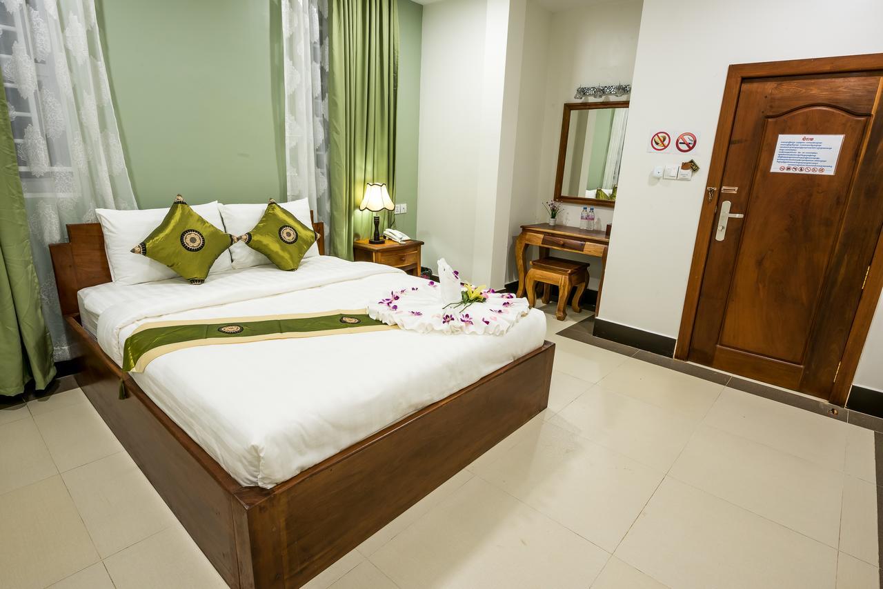 Nks Hotel Phnom Penh Exterior foto
